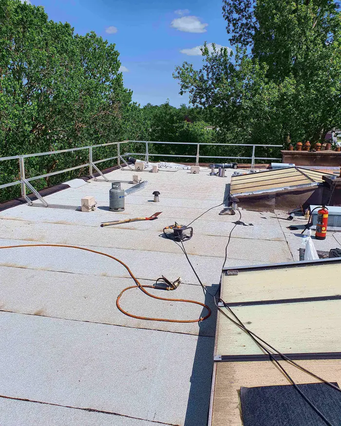 Witte roofing: een koeler plat dak